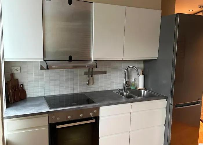 Urban And Quiet In Centrum Apartment
